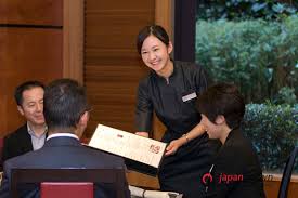 don-hang-lam-viec-o-nha-hang-tai-aichi-nhat-ban